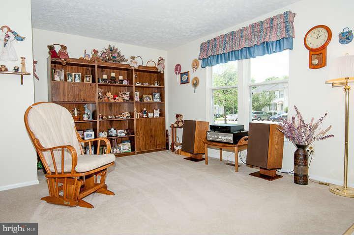 7485 Wounded Knee Road Lorton, VA 22079 - Photo 5 of 24 Living Room