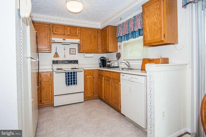 7485 Wounded Knee Road Lorton, VA 22079 - Photo 10 of 24 Kitchen