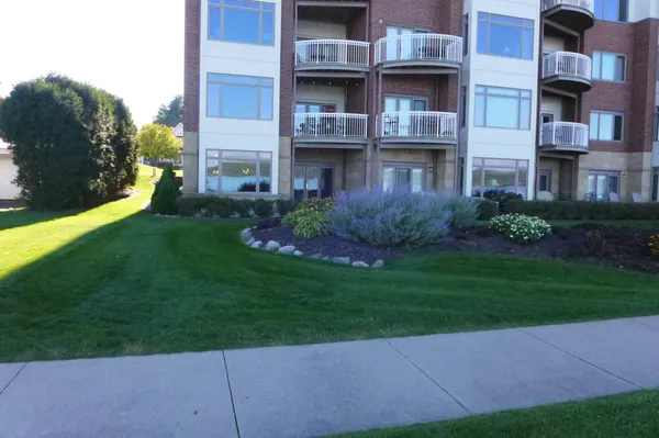 $410,000 | 900 South Lakeshore Drive, Unit 108, Lake City, MN 55041