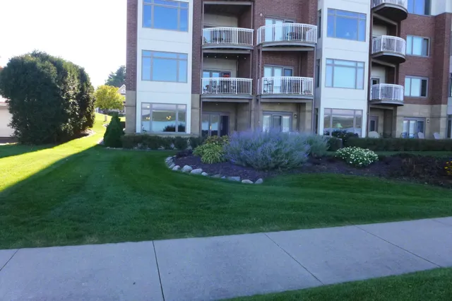 $425,000 | 900 South Lakeshore Drive, Unit 108, Lake City, MN 55041