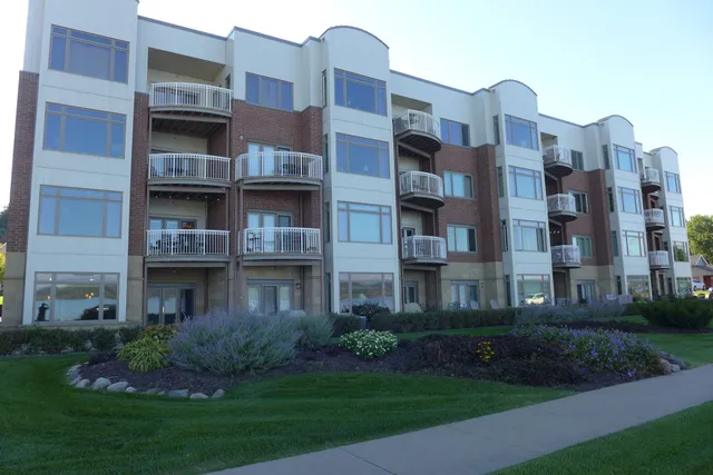 $425,000 | 900 South Lakeshore Drive, Unit 108, Lake City, MN 55041