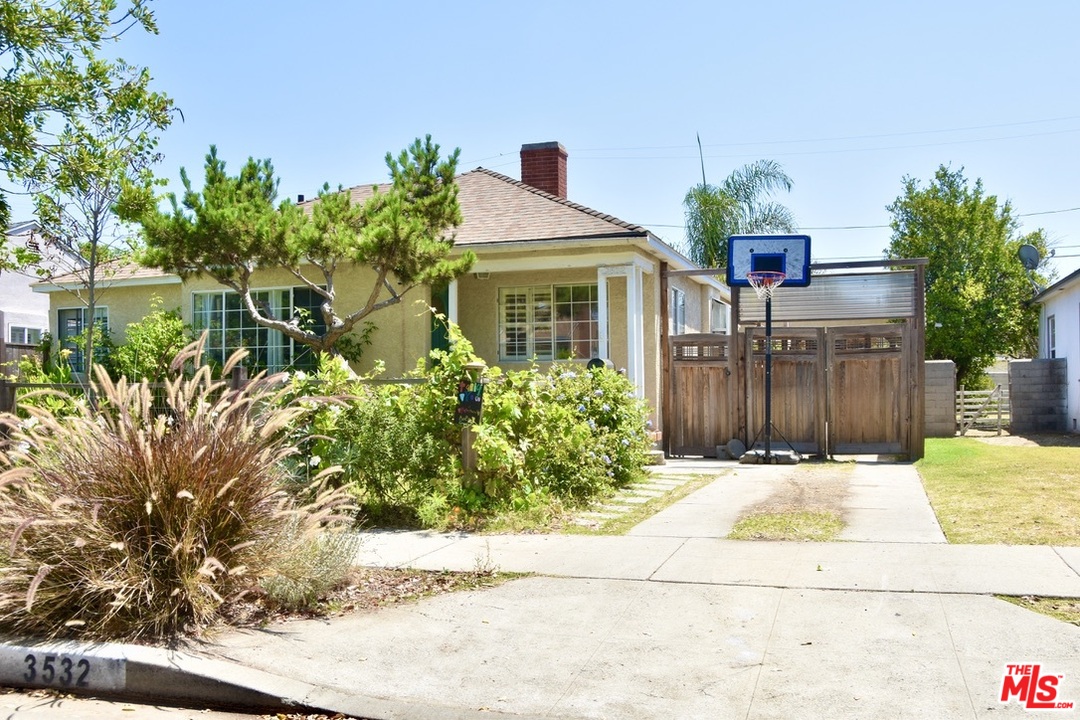3532 Muirfield Road South Los Angeles, CA 90016 - Photo 1 of 38