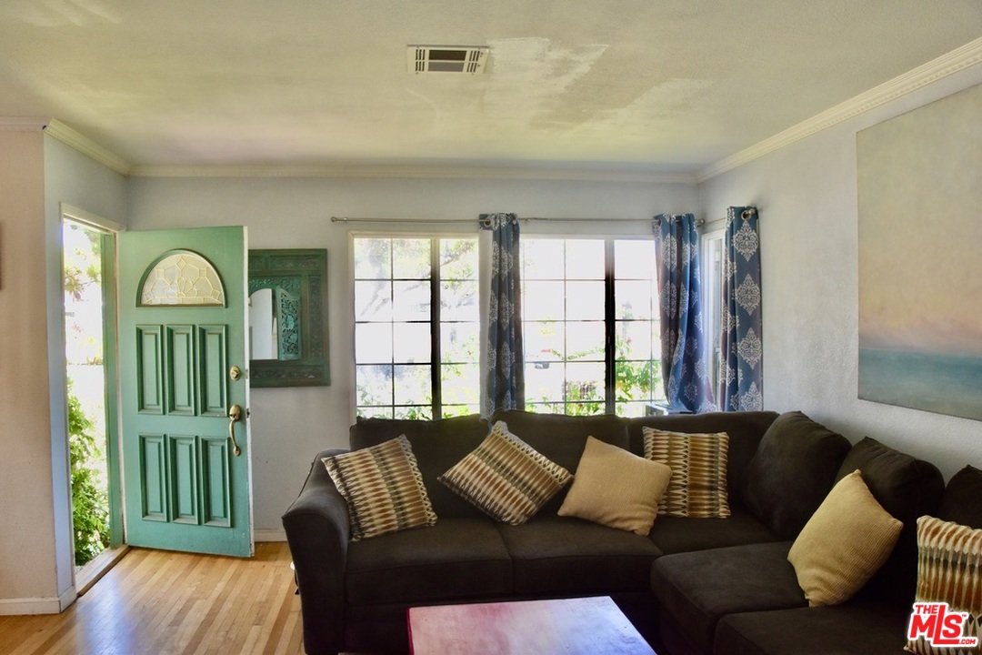 3532 Muirfield Road South Los Angeles, CA 90016 - Photo 3 of 38