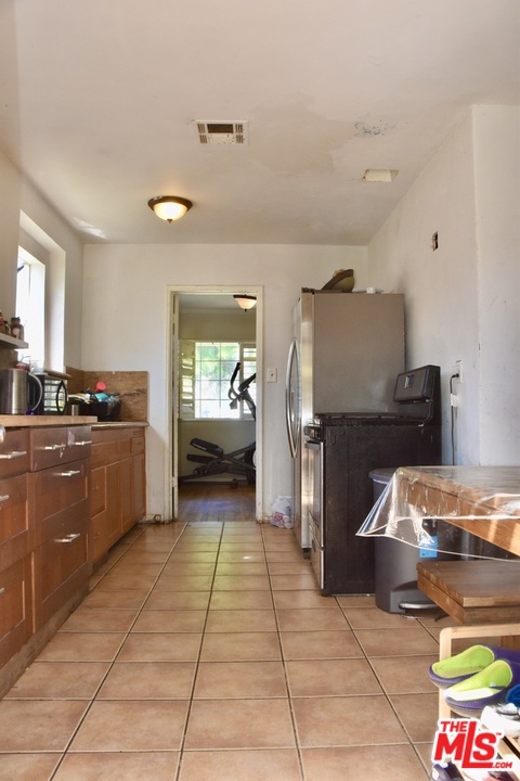 3532 Muirfield Road South Los Angeles, CA 90016 - Photo 9 of 38