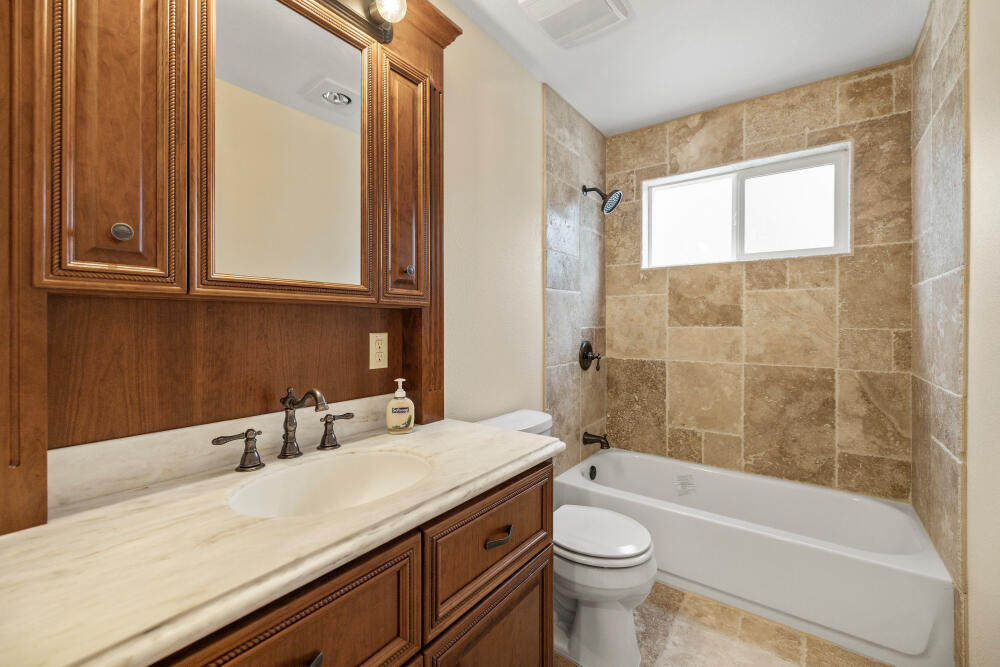 13423 Sprague River Road, Unit 1 Chiloquin, OR 97624 - Photo 28 of 46 Hall bathroom with tub/shower combo