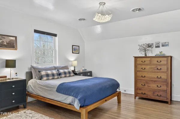 $263,300 | 142 Campbell Avenue, Marion, VA 24354