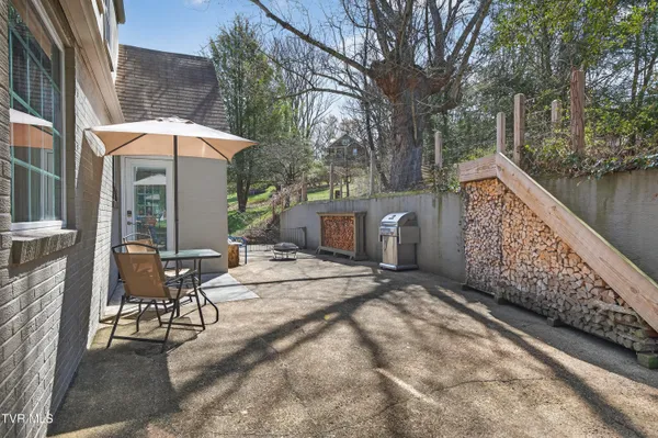 $263,300 | 142 Campbell Avenue, Marion, VA 24354