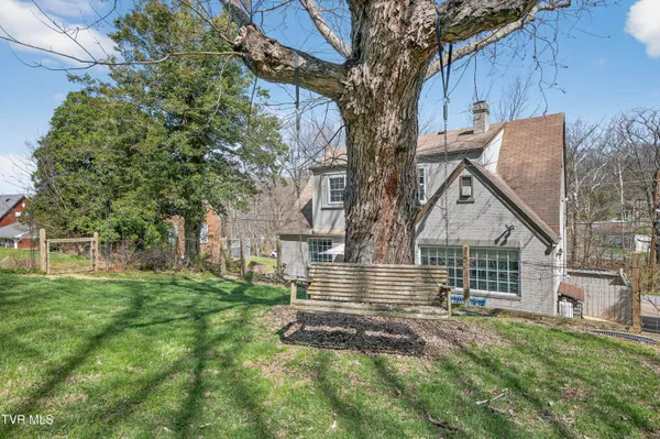 $263,300 | 142 Campbell Avenue, Marion, VA 24354