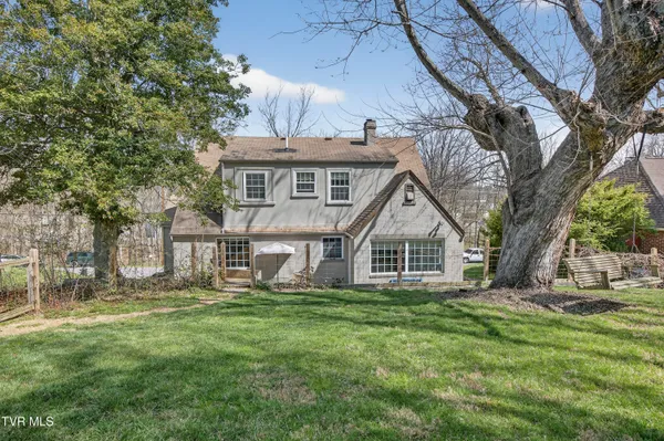 $263,300 | 142 Campbell Avenue, Marion, VA 24354