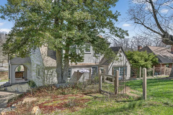 $263,300 | 142 Campbell Avenue, Marion, VA 24354