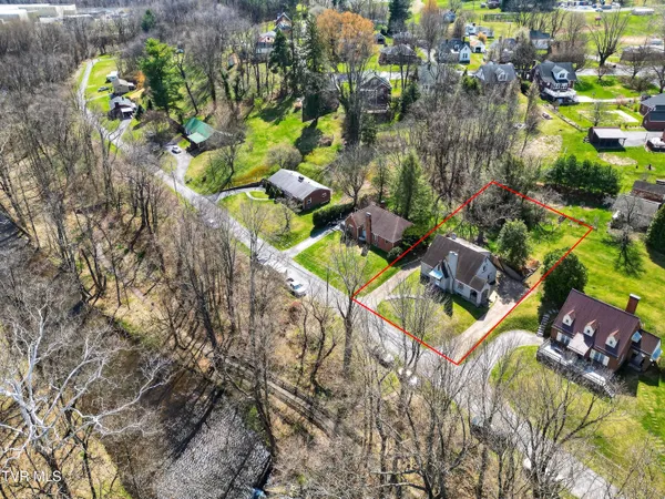 $263,300 | 142 Campbell Avenue, Marion, VA 24354