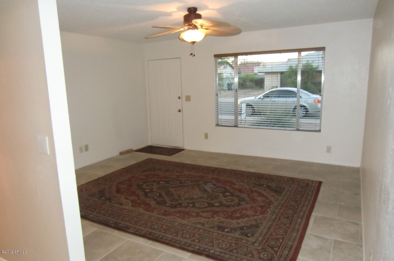 808 West El Prado Road Chandler, AZ 85225 - Photo 10 of 22 Great Living-New Paint-18' Ceramic Tile