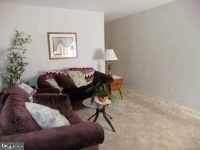 7857 Shellye Road Glen Burnie, MD 21060 - Photo 4 of 28 Living Room