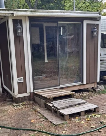 a view of house with a small space