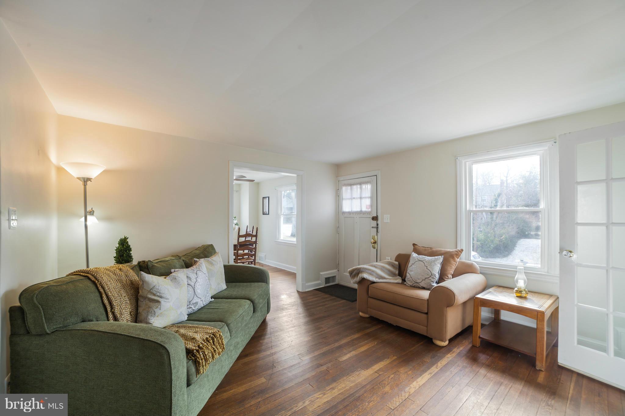 6134 Montrose Road Cheverly, MD 20785 - Photo 2 of 30 Living Room