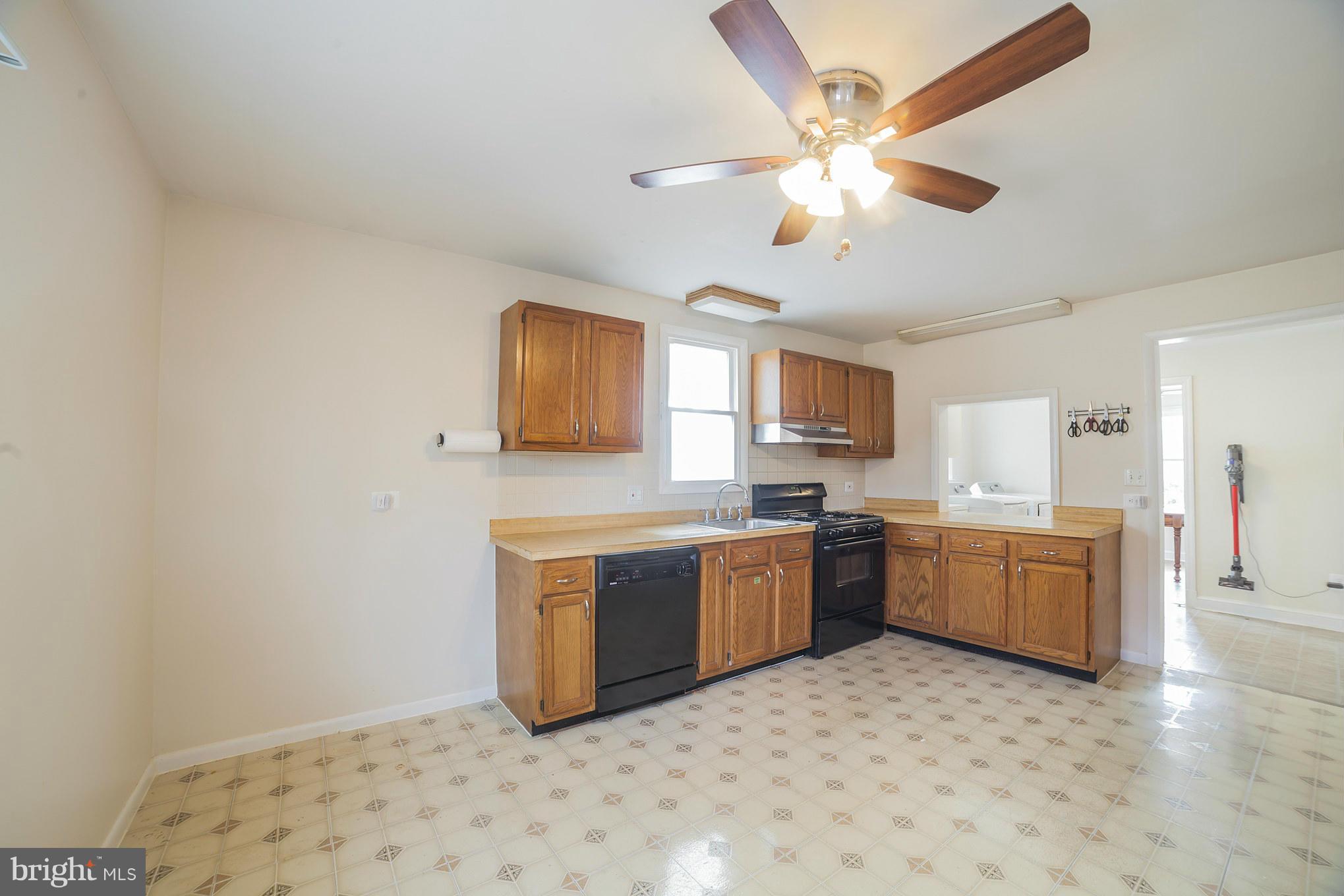 6134 Montrose Road Cheverly, MD 20785 - Photo 14 of 30 Kitchen