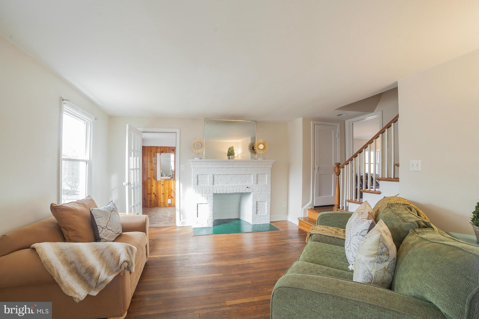 6134 Montrose Road Cheverly, MD 20785 - Photo 4 of 30 Living Room