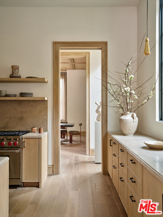 694 North Tigertail Road Los Angeles, CA 90049 - Photo 12 of 34 a view of cabinets and wooden floor