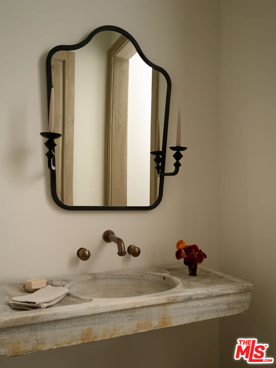 694 North Tigertail Road Los Angeles, CA 90049 - Photo 15 of 34 a bathroom with a sink and a mirror