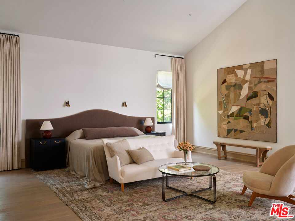 694 North Tigertail Road Los Angeles, CA 90049 - Photo 20 of 34 a living room with furniture and a potted plant