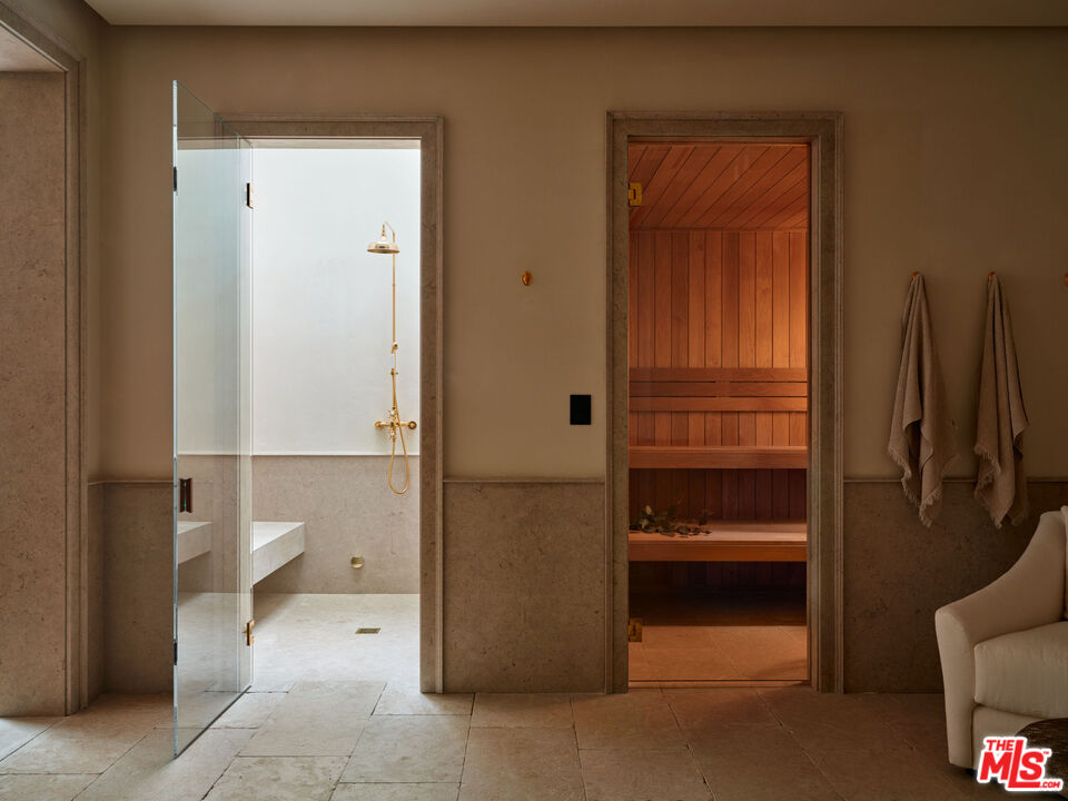 694 North Tigertail Road Los Angeles, CA 90049 - Photo 26 of 34 a utility room with dryer and washer