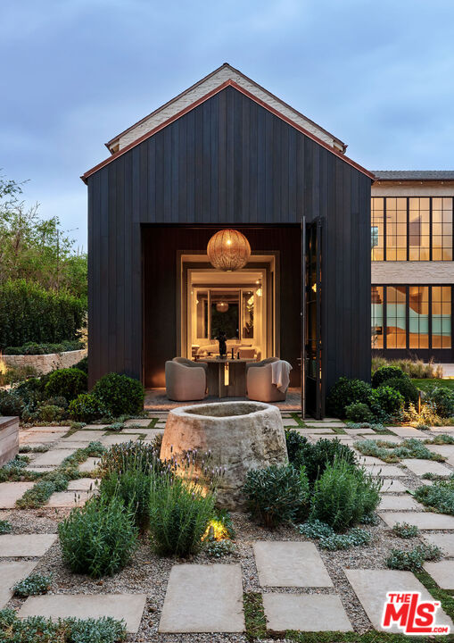 694 North Tigertail Road Los Angeles, CA 90049 - Photo 32 of 34 a front view of a house