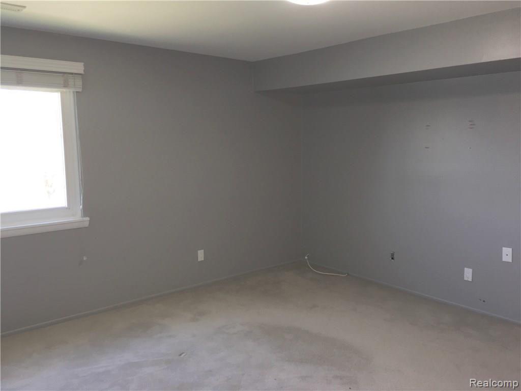1962 Klingensmith Road, Unit 20B Bloomfield Hills, MI 48302 - Photo 13 of 21