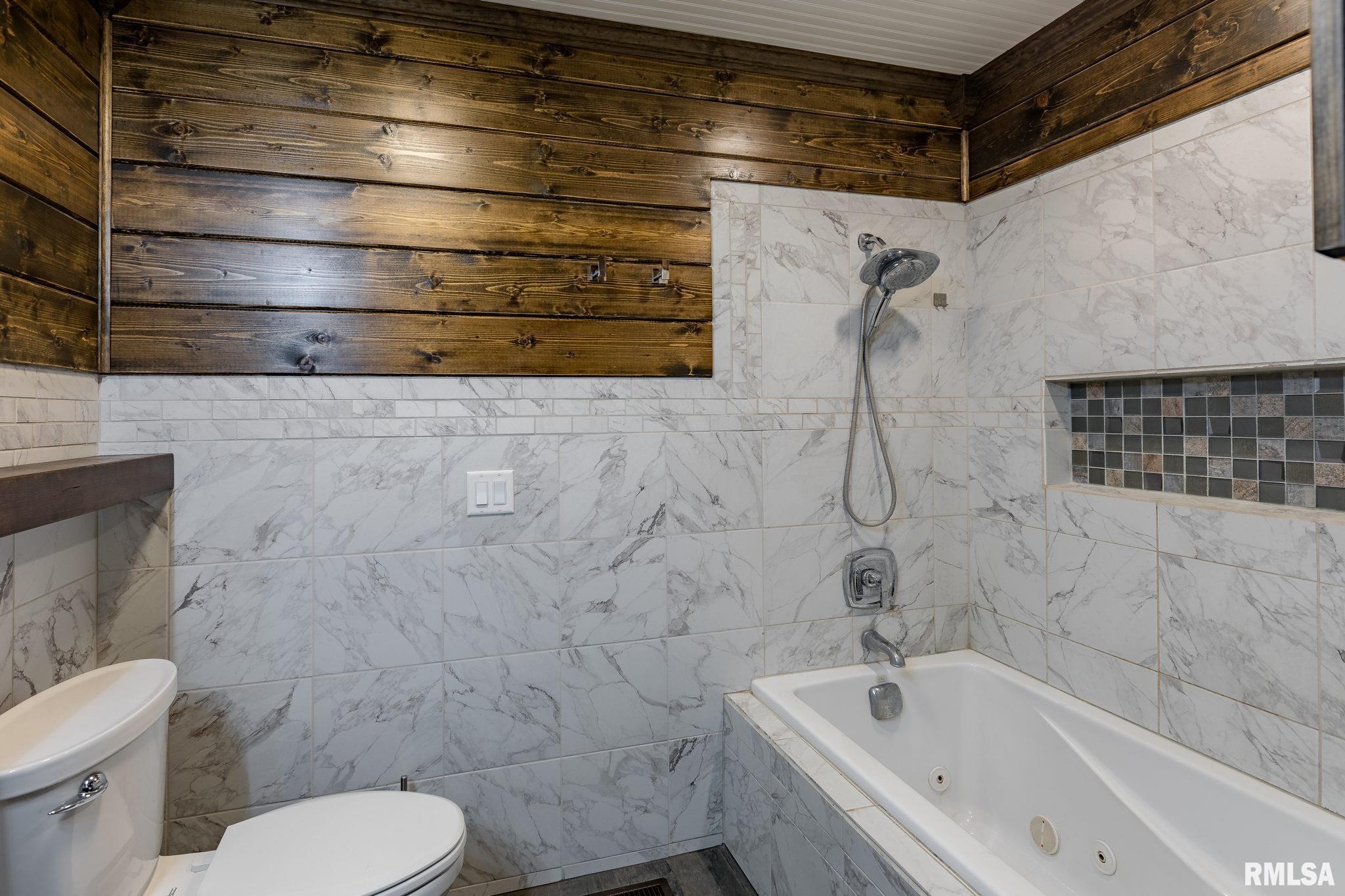 9405 Turkey Hollow Road Taylor Ridge, IL 61284 - Photo 17 of 32 Gallery Image 17