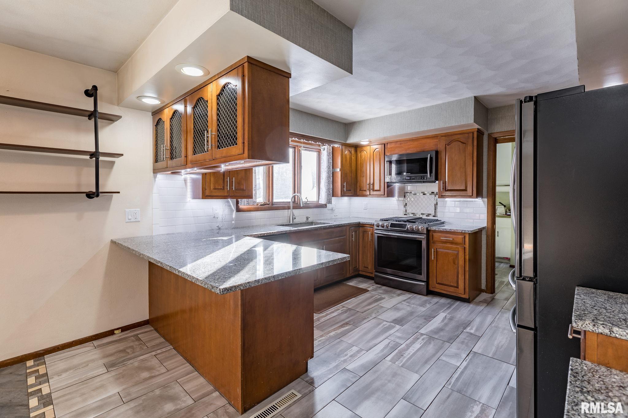 9405 Turkey Hollow Road Taylor Ridge, IL 61284 - Photo 9 of 32 Gallery Image 9