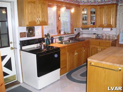 4457 Mountain Road Slatington, PA 18080 - Photo 4 of 28 Gallery Image 4
