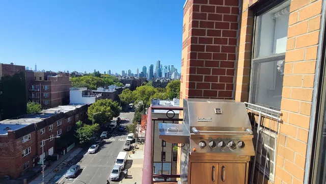 a view of a buildings with a outdoor space