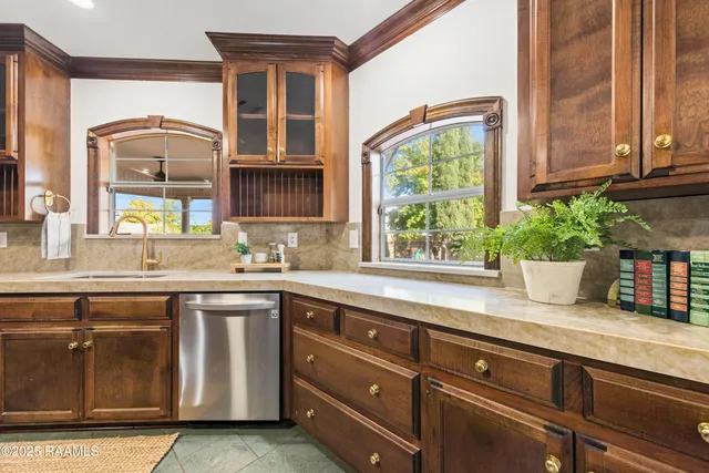 $450,000 | 100 Remington Drive, Lafayette, LA 70503