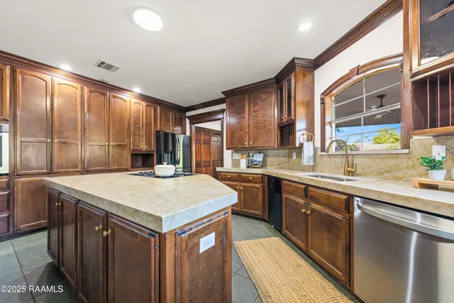 $450,000 | 100 Remington Drive, Lafayette, LA 70503