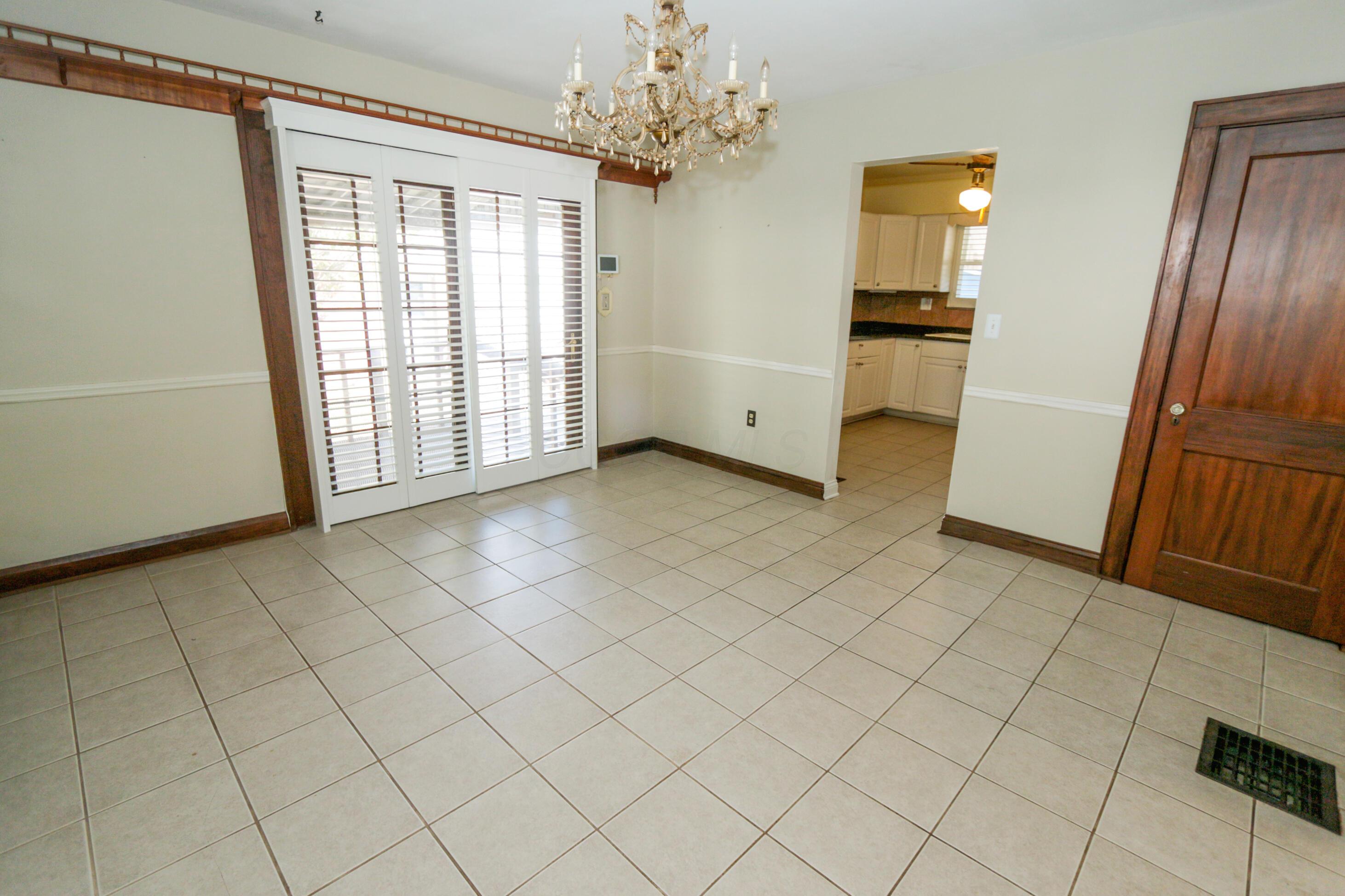 148 Demorest Road Columbus, OH 43204 - Photo 8 of 44 148 Demorest Ave-5