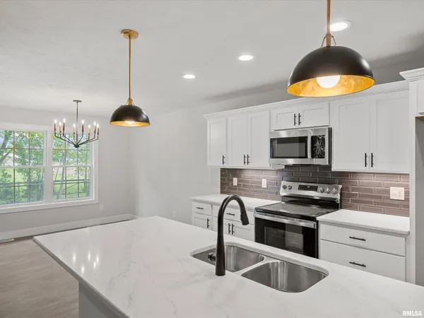 $425,000 | 1703 Ambleside Drive, Springfield, IL 62711