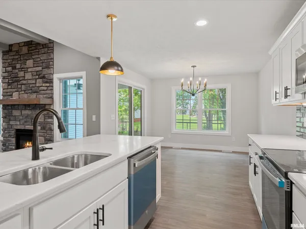 $425,000 | 1703 Ambleside Drive, Springfield, IL 62711