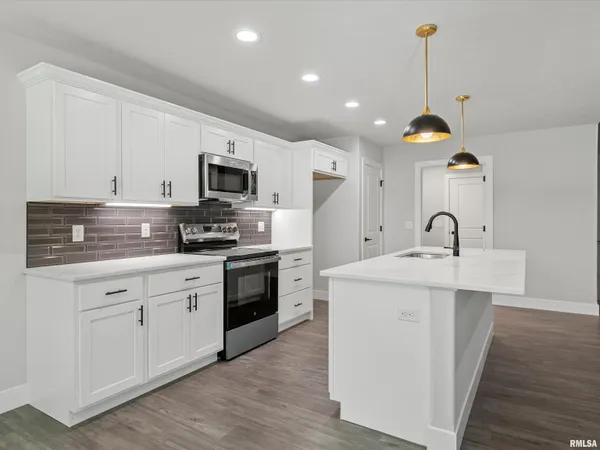 $425,000 | 1703 Ambleside Drive, Springfield, IL 62711