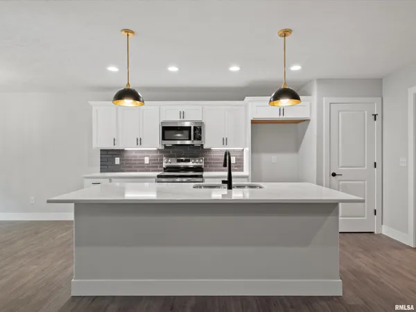 $425,000 | 1703 Ambleside Drive, Springfield, IL 62711