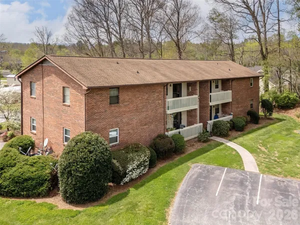 $195,000 | 103 Oakwood Place, Unit 4, Hendersonville, NC 28792
