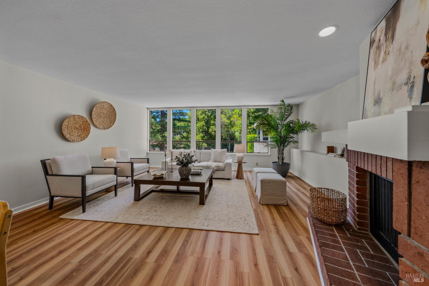 124 Professional Center Parkway San Rafael, CA 94903 - Photo 1 of 37