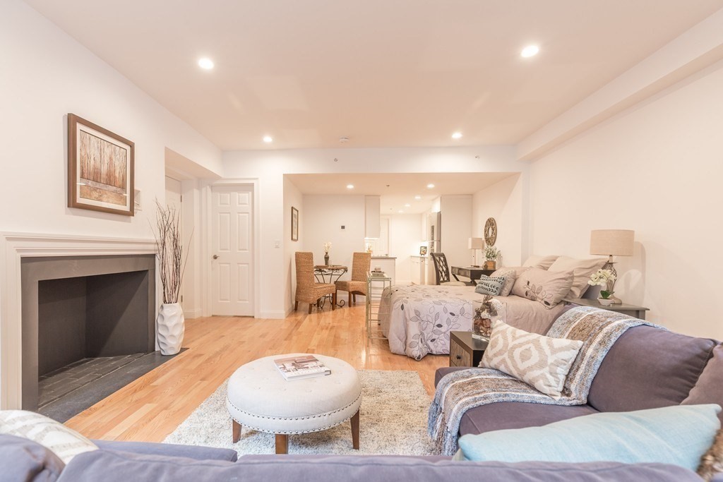 61 Commonwealth Avenue, Unit 2 Boston, MA 02116 - Photo 4 of 11