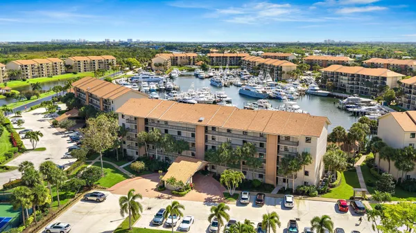 $3,200 | 1501 Marina Isle Way, Unit 202, Jupiter, FL 33477