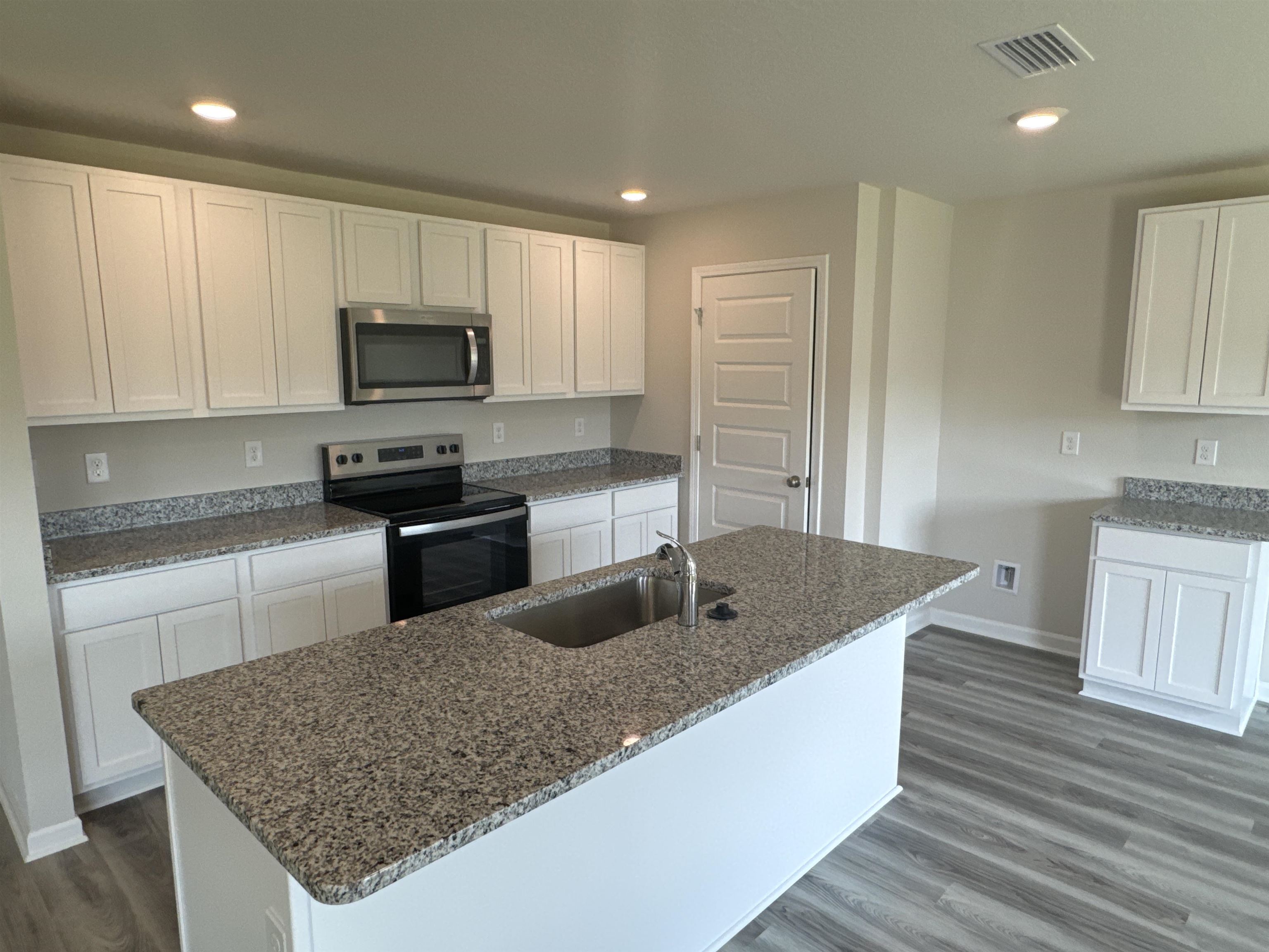 8814 Sea Star Circle Foley, AL 36535 - Photo 3 of 66 Kitchen