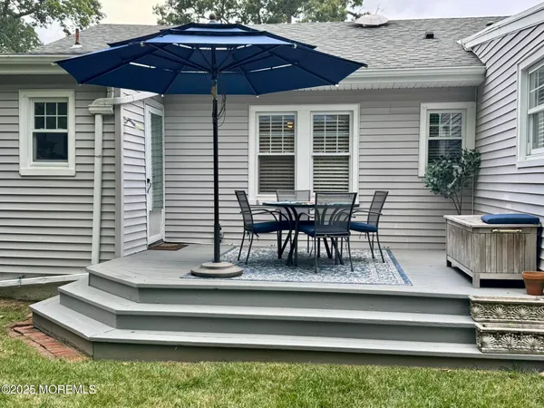 a view of house with outdoor seating space