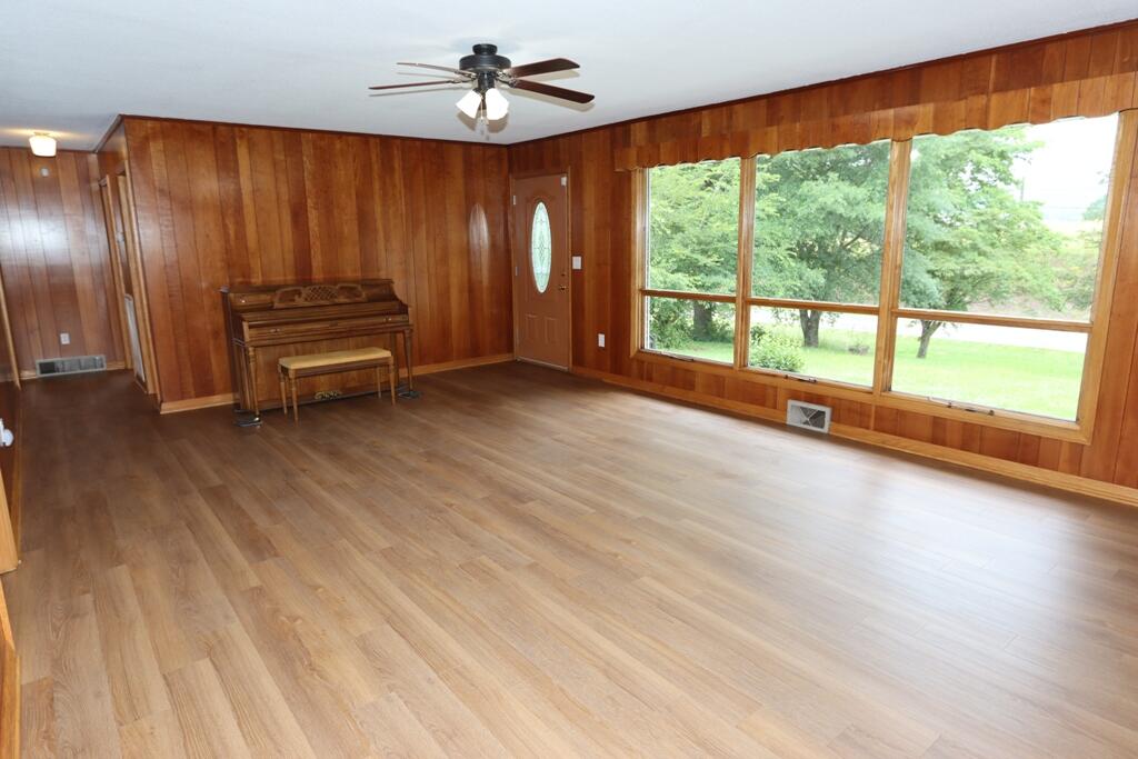 37358 Lee Highway Glade Spring, VA 24340 - Photo 5 of 37 6