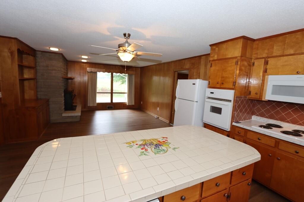 37358 Lee Highway Glade Spring, VA 24340 - Photo 10 of 37 11