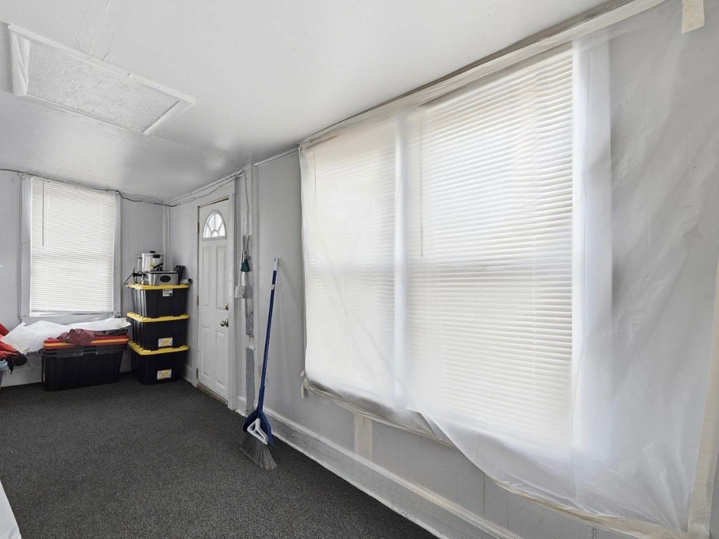 7923 South Carpenter Street Chicago, IL 60620 - Photo 25 of 34 a view of a livingroom with gym equipment