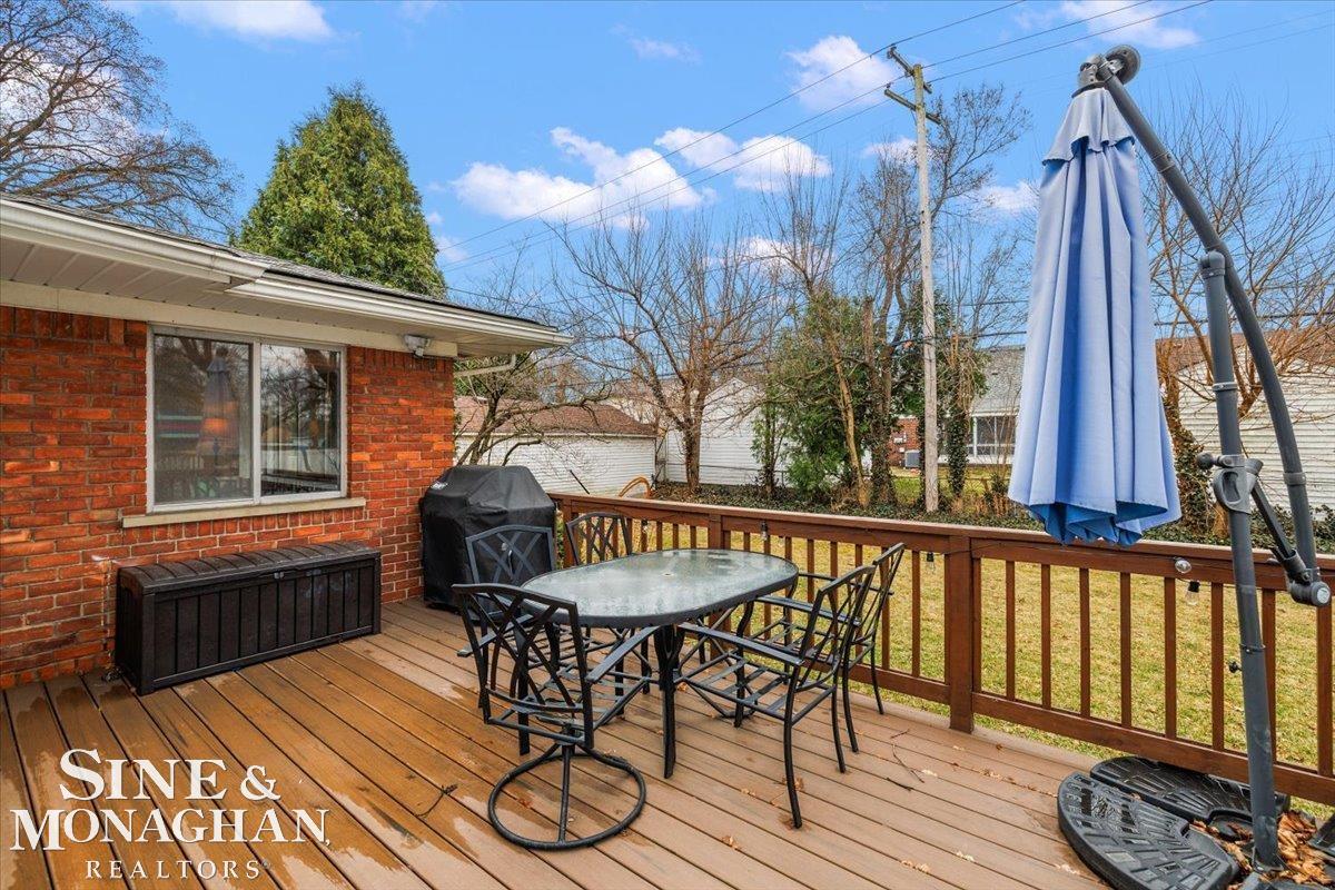 2207 Hawthorne Road Grosse Pointe Woods, MI 48236 - Photo 6 of 42