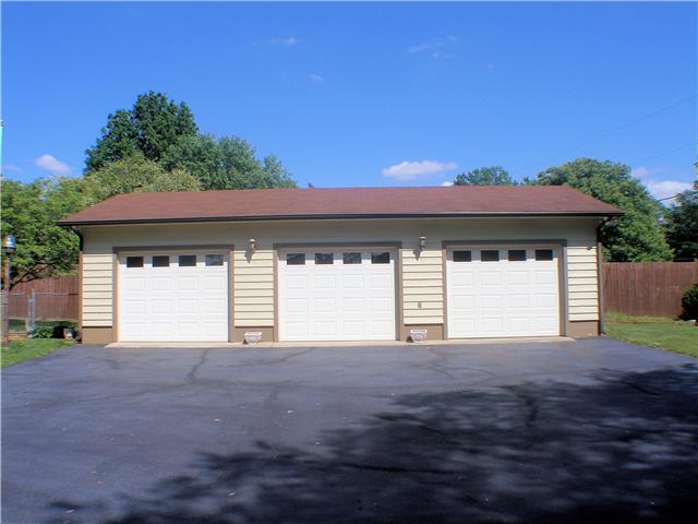 1077 Liberty Road Winchester, TN 37398 - Photo 2 of 20 Three car detached garage has power, 3 garage door openers, and half bath.