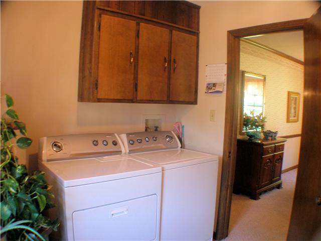 1077 Liberty Road Winchester, TN 37398 - Photo 14 of 20 Utility room has vinyl flooring and room for freezer.